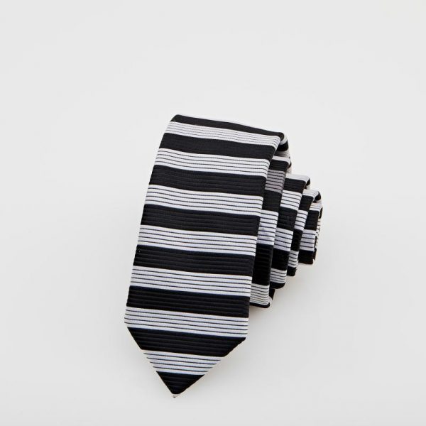 Cravată neagră cu dungi albe